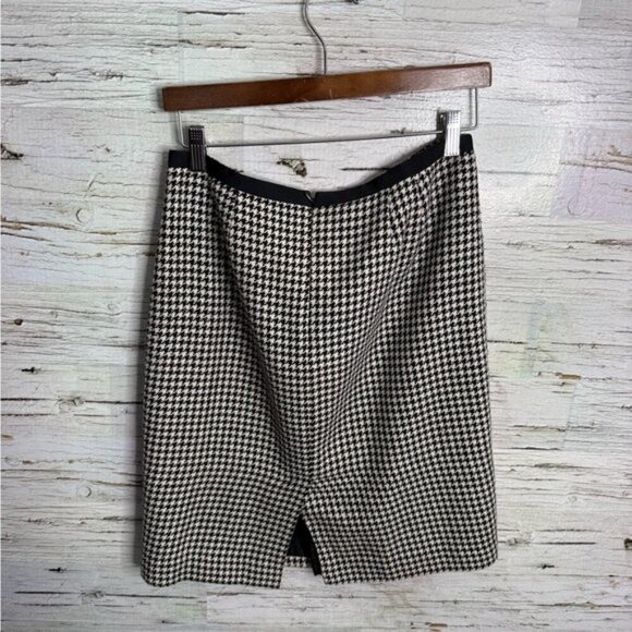 Ann Taylor Black and White Pencil Skirt Knee-Length size 8P - Picture 6 of 6